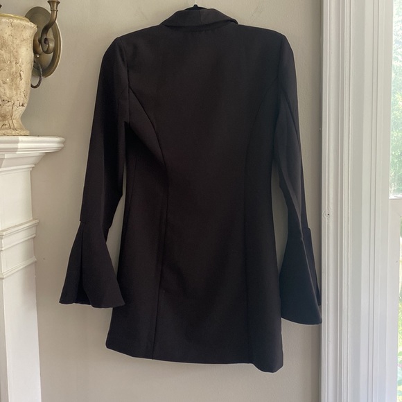 NBD blazer with flair sleeves - Picture 2 of 7